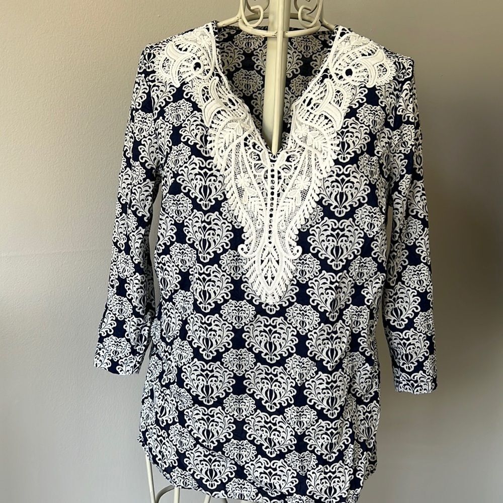 Talbots navy blue and white top